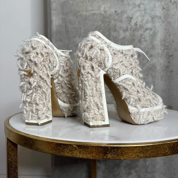 Chanel CC Cream Furry Patent Lace Up Cap Toe Block Heel Oxford - Picture 3 of 14